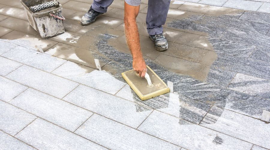 Professional gutter cleaning in Divernon, IL